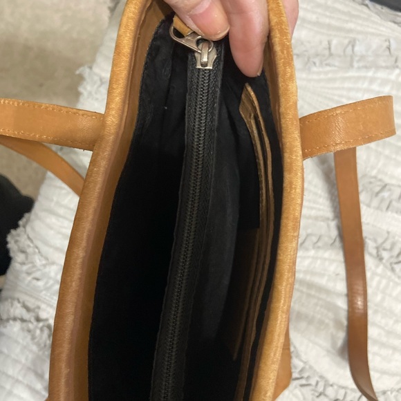 COACH Tan purse. See pics for condition & measurements - Picture 11 of 11